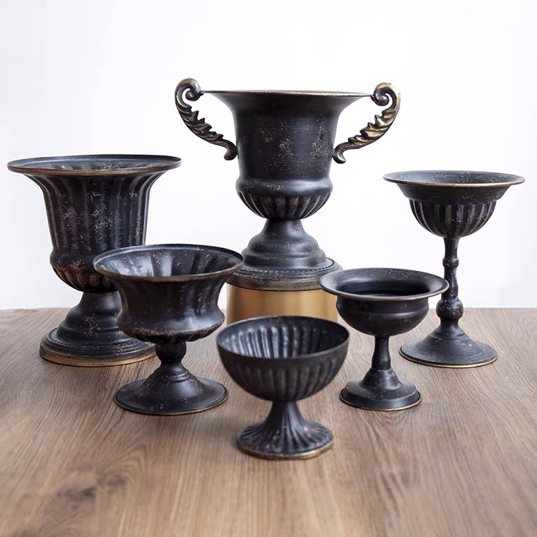 Centerpiece Vase Tall - Vase sur pied en métal vintage